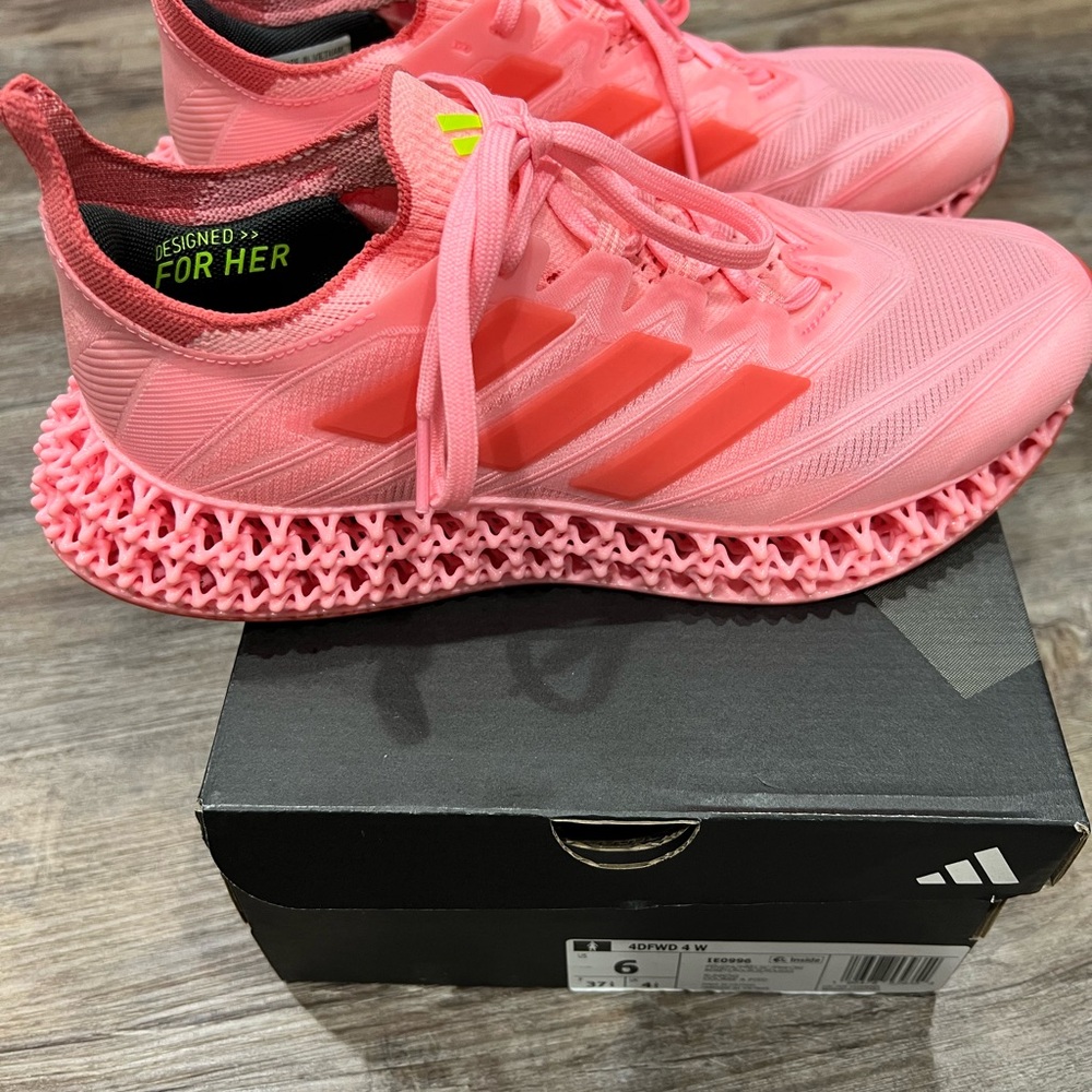 Women’s Adidas Pink 4D FWD Size 6. Worn twice in a gym, never outside.